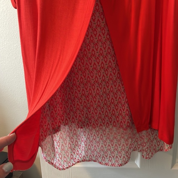 Fever high low top with small cuffed sleeves. Size large. Color burnt Orange - Picture 5 of 6